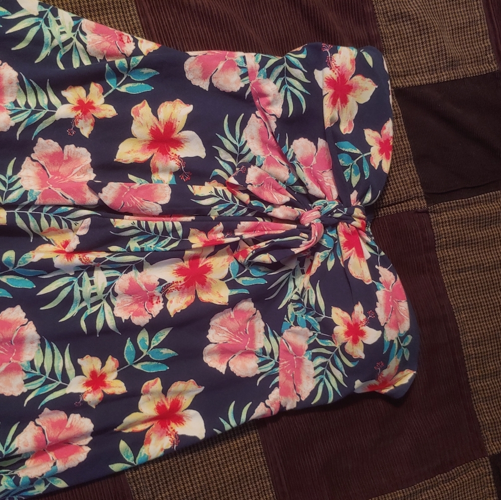 Floral strapless Top